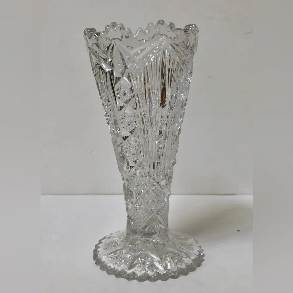 A BEAUTIFUL DESING VASE FLOWER 6.5
